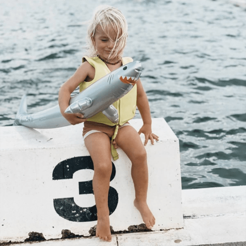 Tubarão inflável para crianças